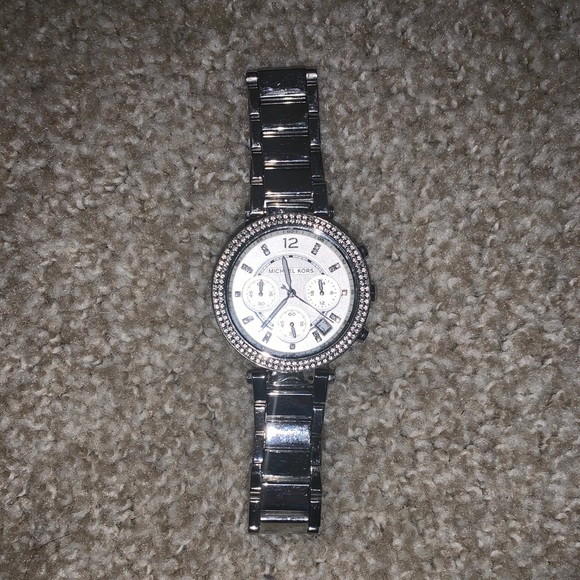 Michael Kors Silver Watch - Picture 1 of 2